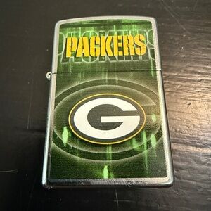 Packers Zippo Lighter - new in box Green Bay NFL